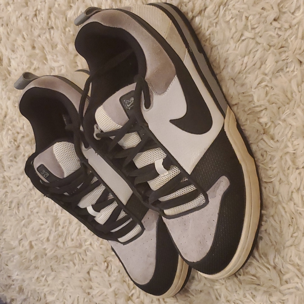 Mens size 11 nike air insurgent 6.0